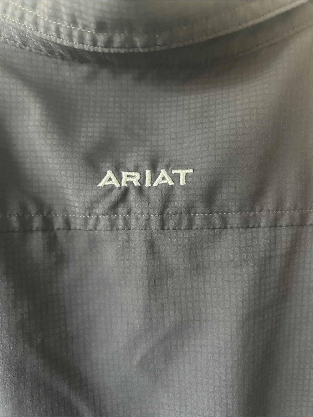 Ariat Short Sleeve Button-Front Shirt in Charcoal - Picture 4 of 5